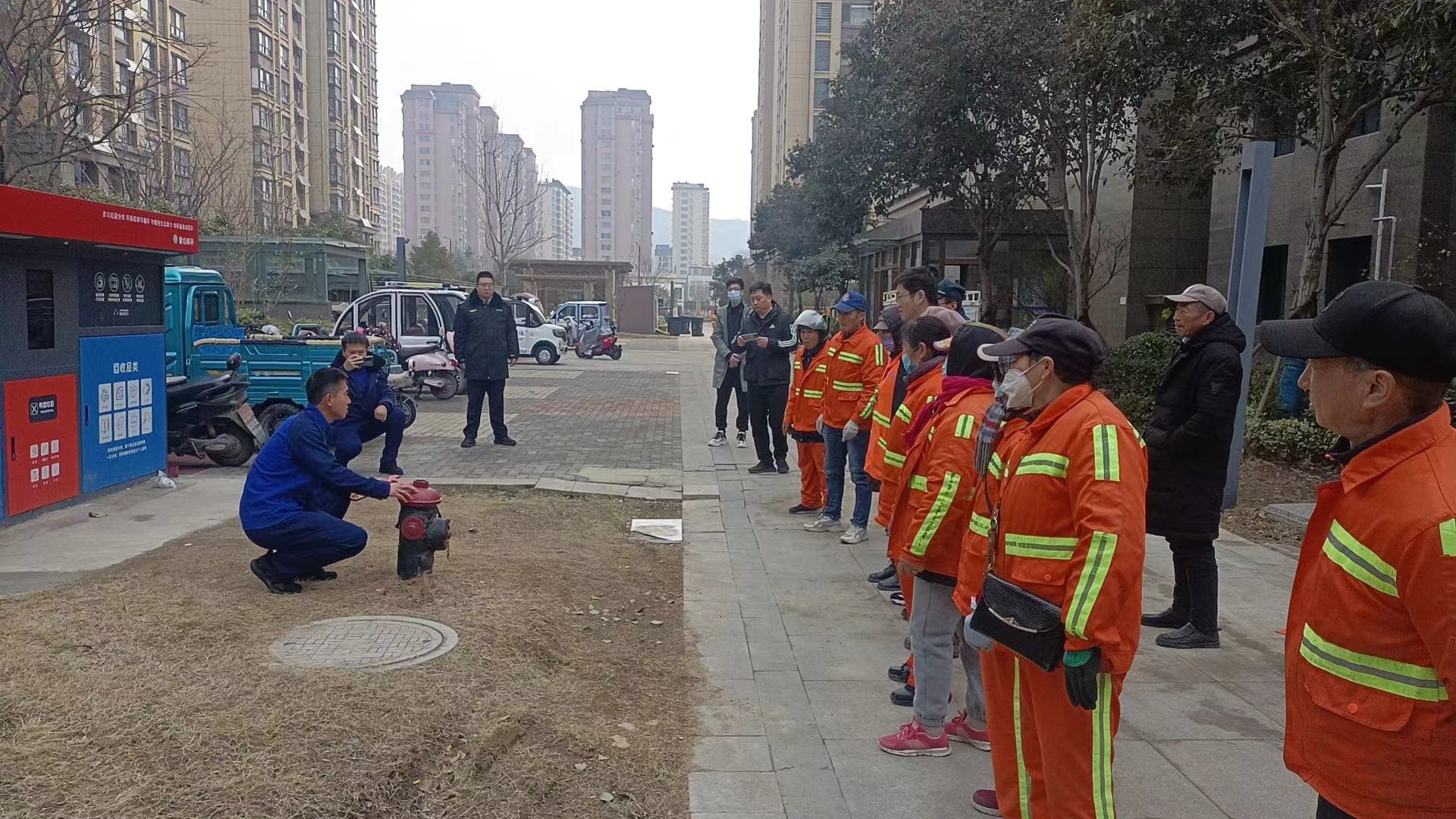 20240308 為安全“加碼”華泰物業(yè)組織消防演練進小區(qū).jpg